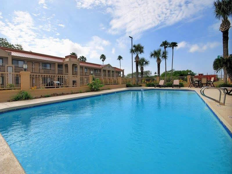 Americas Best Value Inn Kingsville Exterior photo